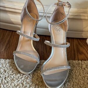 🎉Host Pick🎉Vince Camuto Metallic Silver dressy Heels